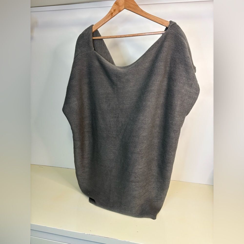 NWT - one size Twisted Knit Pancho Gray